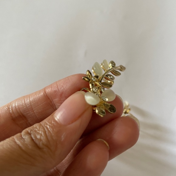 Floral Ear Cuff - Picture 7 of 8